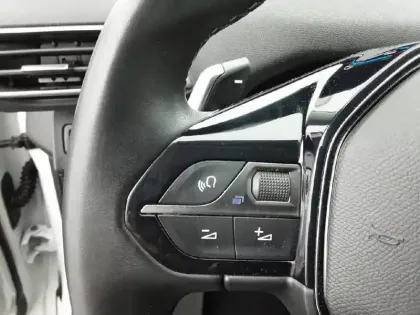 Photo 18 Peugeot 3008  Hybrid 225 e-EAT8