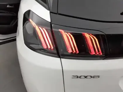 Photo 21 Peugeot 3008  Hybrid 225 e-EAT8
