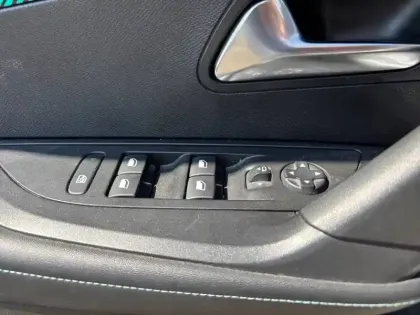 Photo 17 Peugeot 2008  Electrique 136 ch