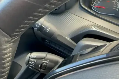 Photo 21 Peugeot 208  Auto-Ecole PureTech 100 S&S BVM6