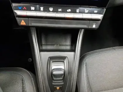 Photo 37 Renault Captur  E-Tech full hybrid 160 ch