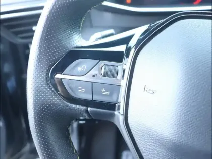 Photo 13 Peugeot 208  1.2 Hybrid 136ch GT e-DCS6