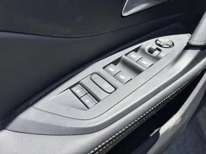 Photo 17 Peugeot 308  Hybrid 136 e-DCS6