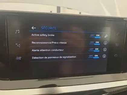 Photo 19 Peugeot 208  PureTech 100 S&S BVM6