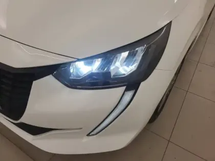 Photo 15 Peugeot 208  PureTech 100 S&S BVM6