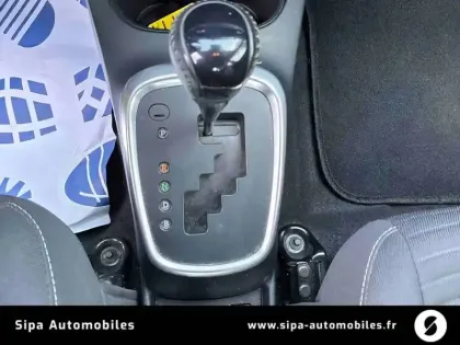 Photo 17 Toyota Yaris  Hybride 100h