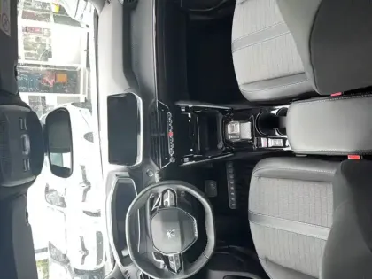 Photo 9 Peugeot 2008  PureTech 130 S&S EAT8