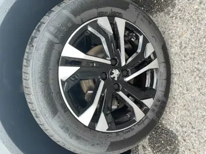 Photo 19 Peugeot 2008  PureTech 130 S&S EAT8
