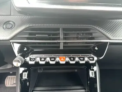 Photo 31 Peugeot 2008  PureTech 130 S&S EAT8