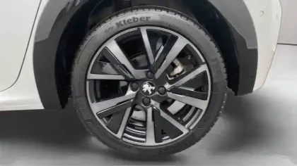 Photo 11 Peugeot 208  PureTech 130 S&S EAT8