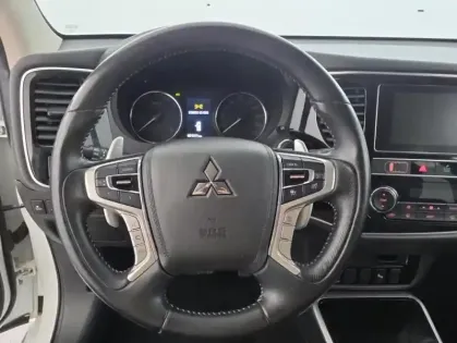 Photo 20 Mitsubishi Outlander PHEV Twin Motor Intense 4WD + Attelage
