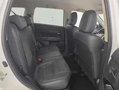 Photo 29 Mitsubishi Outlander PHEV Twin Motor Intense 4WD + Attelage