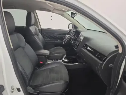 Photo 17 Mitsubishi Outlander PHEV Twin Motor Intense 4WD + Attelage