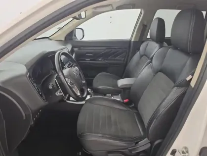Photo 16 Mitsubishi Outlander PHEV Twin Motor Intense 4WD + Attelage