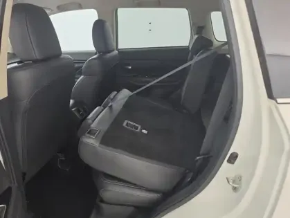 Photo 28 Mitsubishi Outlander PHEV Twin Motor Intense 4WD + Attelage