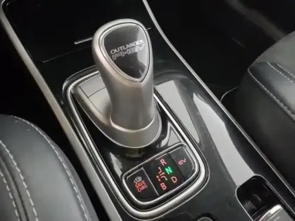 Photo 22 Mitsubishi Outlander PHEV Twin Motor Intense 4WD + Attelage