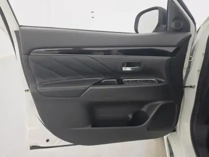 Photo 27 Mitsubishi Outlander PHEV Twin Motor Intense 4WD + Attelage