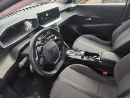 Photo 6 Peugeot 208  Electrique 50 kWh 136ch