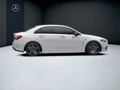 Photo 17 Mercedes Classe A A 250 e Berline