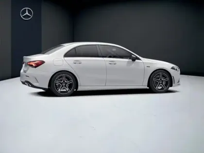 Photo 18 Mercedes Classe A A 250 e Berline