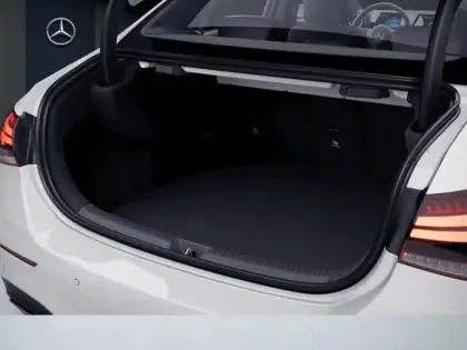 Photo 8 Mercedes Classe A A 250 e Berline