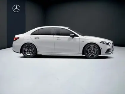 Photo 16 Mercedes Classe A A 250 e Berline