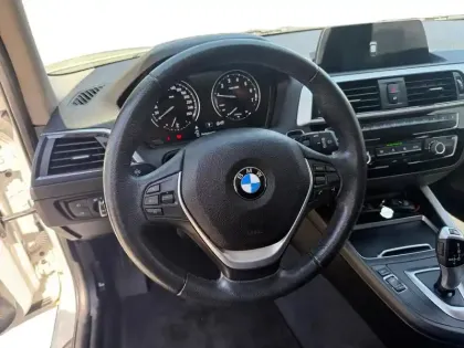 Photo 11 BMW Serie 1 Série 1 118iA 136ch Lounge 5p Euro6d-T