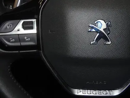 Photo 13 Peugeot 208  1.2 PureTech 100ch S&S Allure EAT8