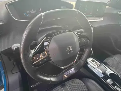 Photo 11 Peugeot 2008  e- 136ch GT
