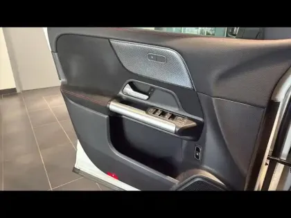 Photo 12 Mercedes GLA  180 136ch AMG Line 7G-DCT