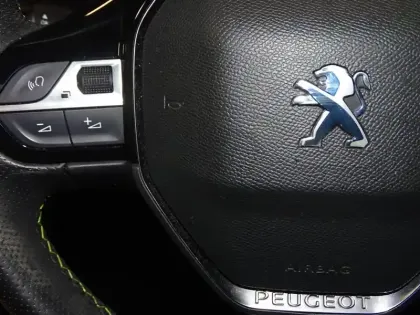Photo 12 Peugeot 208  1.5 BlueHDi 100ch S&S GT Pack