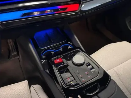 Photo 10 BMW Serie 5 M5 4.4 V8 PHEV 727ch (585+197)