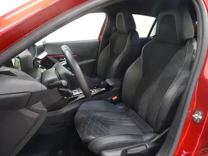 Photo 10 Peugeot 208  e- 136ch GT Pack