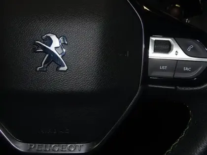 Photo 14 Peugeot 208  e- 136ch GT Pack