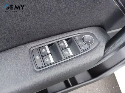 Photo 11 Renault Captur  E-Tech full hybrid 145