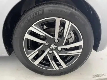 Photo 15 Peugeot 208  PureTech 100 S&S BVM6