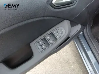 Photo 12 Renault Clio  E-Tech full hybrid 145