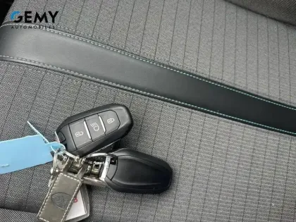 Photo 14 Peugeot 208  PureTech 100 S&S BVM6