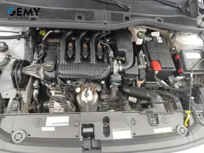 Photo 37 Peugeot 208  PureTech 75 S&S BVM5