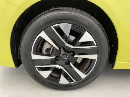 Photo 16 Peugeot 208  PureTech 100 S&S BVM6