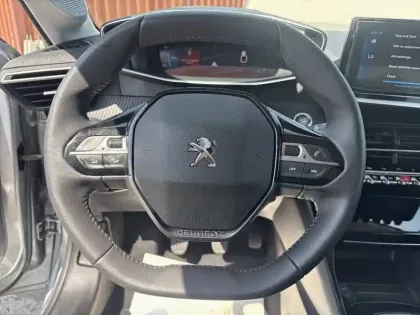 Photo 19 Peugeot 208  PureTech 100 S&S BVM6