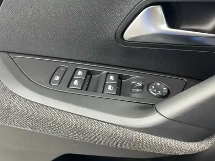 Photo 43 Peugeot 2008  BlueHDi 110 S&S BVM6