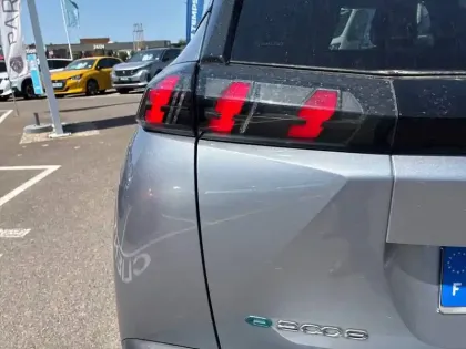 Photo 16 Peugeot 2008  Electrique 136 ch