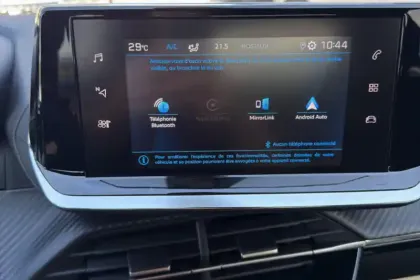 Photo 21 Peugeot 2008  PureTech 100 S&S BVM6