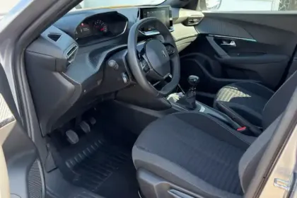Photo 9 Peugeot 2008  PureTech 100 S&S BVM6