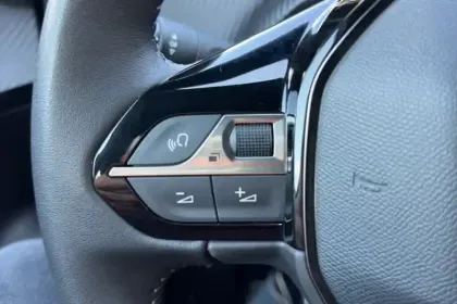 Photo 18 Peugeot 2008  PureTech 100 S&S BVM6