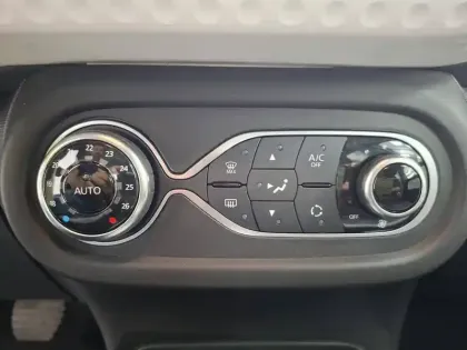 Photo 35 Renault Twingo  III E-Tech