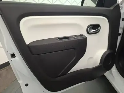 Photo 21 Renault Twingo  III E-Tech