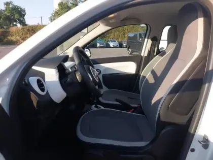 Photo 8 Renault Twingo  III E-Tech
