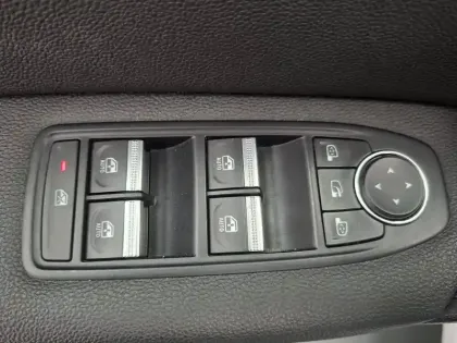 Photo 32 Renault Captur  Blue dCi 115 EDC